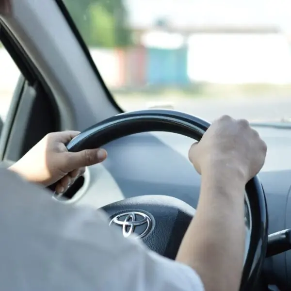 conducteur-voiture-citadine