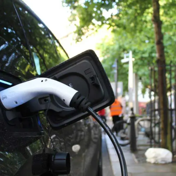 assurance-voiture-hybride-electrique
