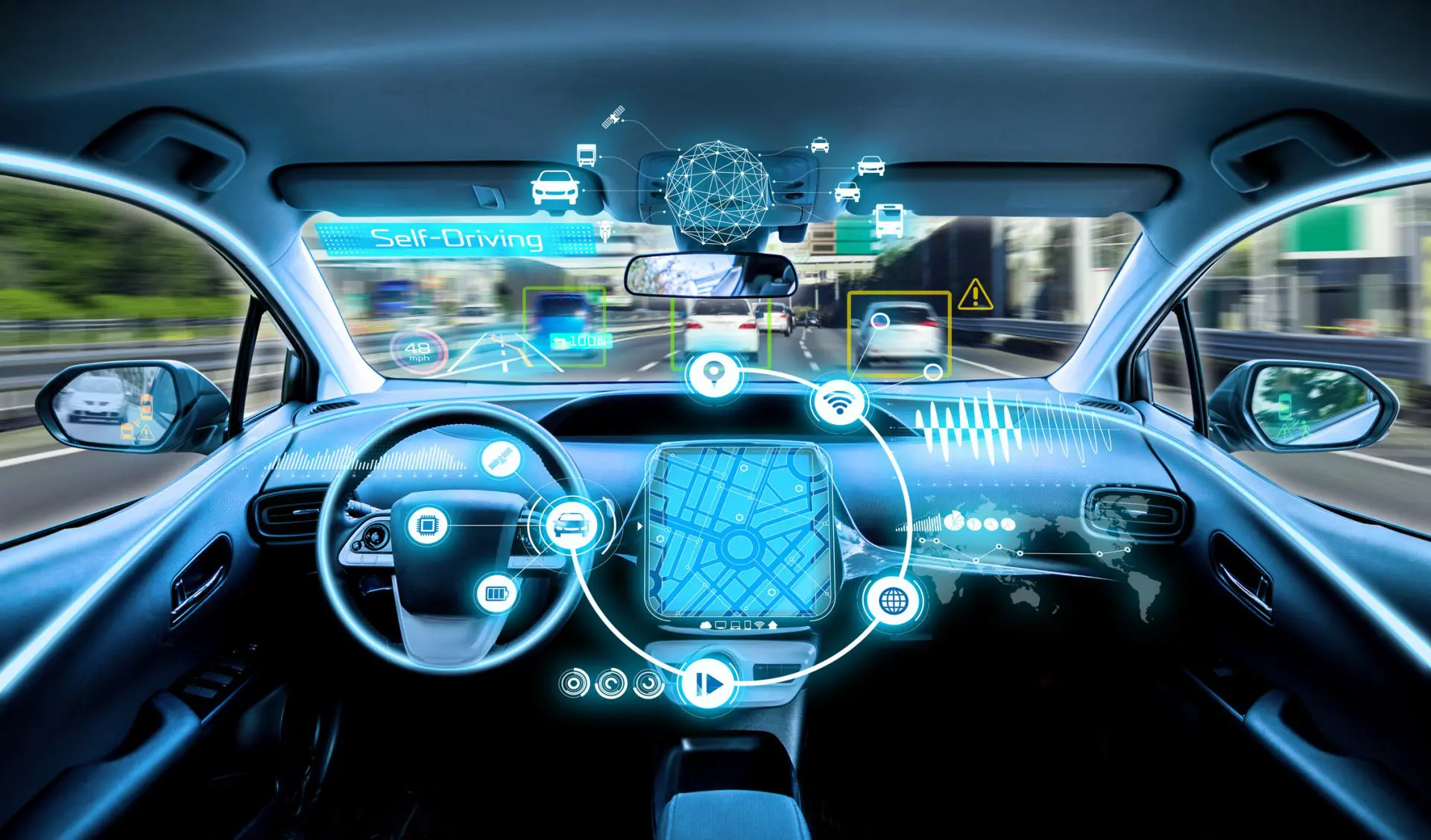 Cockpit vide du véhicule. HUD (Head Up Display) et panneau d’instruments numériques, voiture autonome
