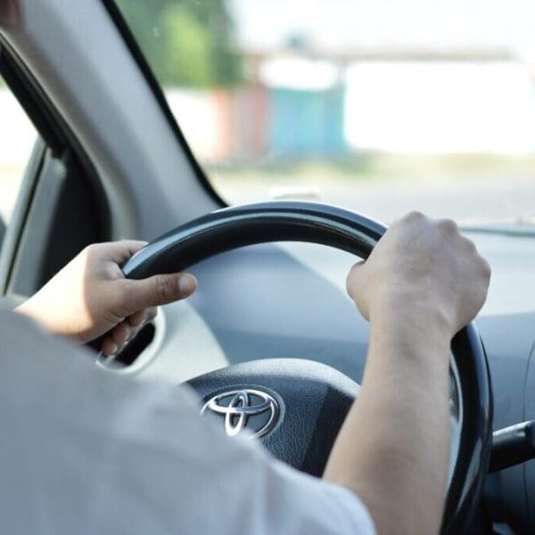 conducteur-voiture-citadine