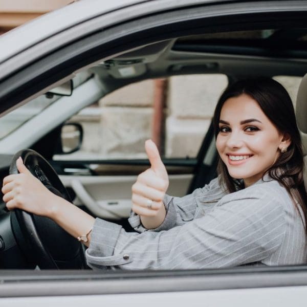 femme-heureuse-assurance-auto