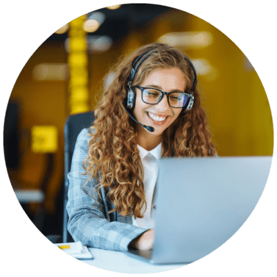 gestionnaire-de-sinistre-moto-accompagnant-un-sinistre-au-telephone