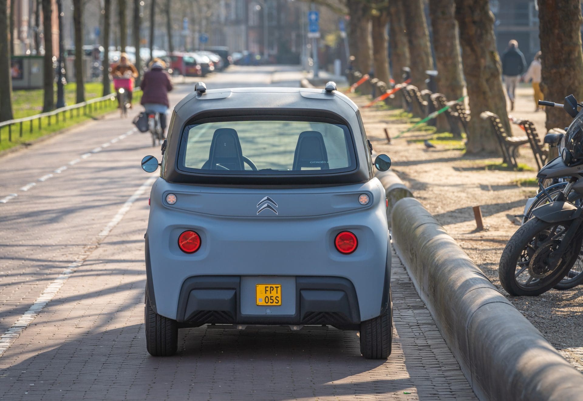 Voiture sans permis sur la route